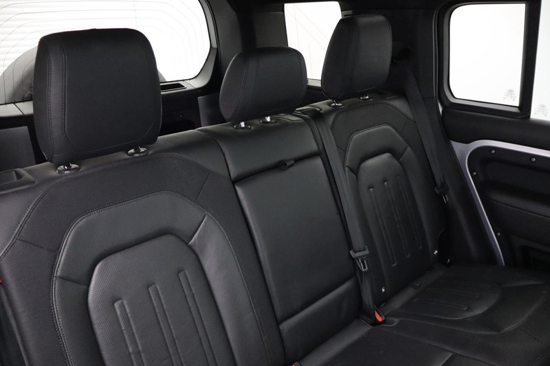 2021 (21) LAND ROVER DEFENDER 3.0 D300 X-Dynamic HSE 110 5dr Auto 4961277