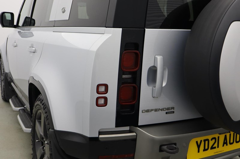 2021 (21) LAND ROVER DEFENDER 3.0 D300 X-Dynamic HSE 110 5dr Auto 4961284