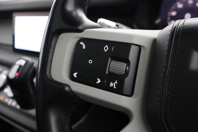 2021 (21) LAND ROVER DEFENDER 3.0 D300 X-Dynamic HSE 110 5dr Auto 4961261
