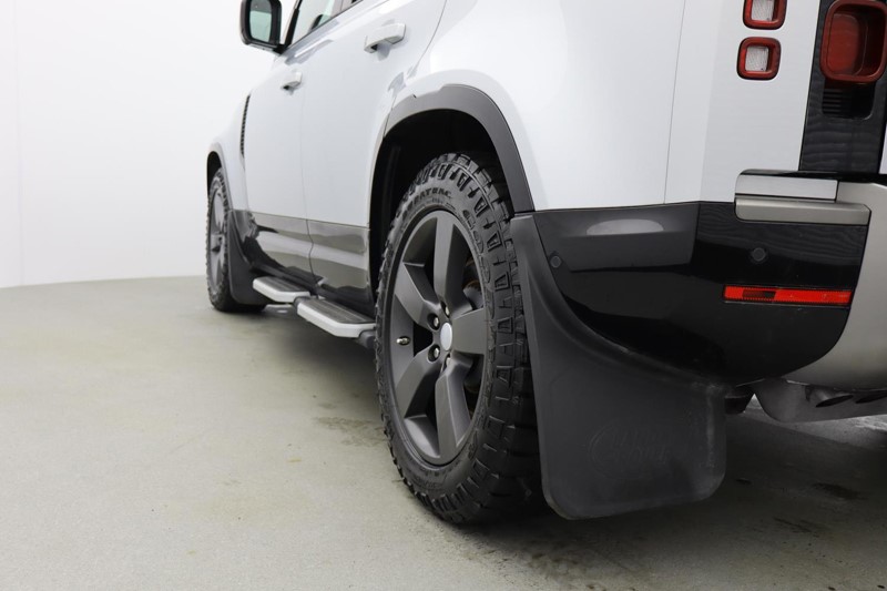 2021 (21) LAND ROVER DEFENDER 3.0 D300 X-Dynamic HSE 110 5dr Auto 4961285