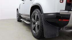 2021 (21) LAND ROVER DEFENDER 3.0 D300 X-Dynamic HSE 110 5dr Auto 4961285