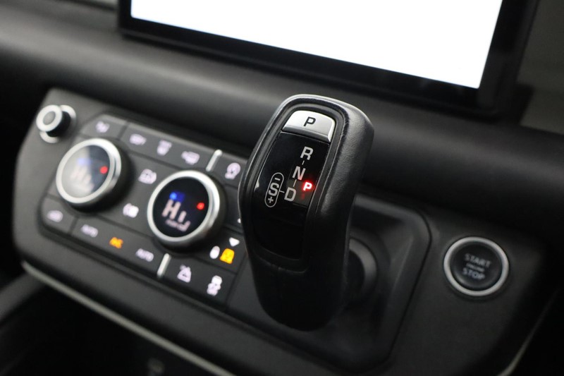 2021 (21) LAND ROVER DEFENDER 3.0 D300 X-Dynamic HSE 110 5dr Auto 4961264