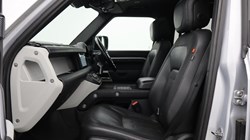 2021 (21) LAND ROVER DEFENDER 3.0 D300 X-Dynamic HSE 110 5dr Auto 4961252