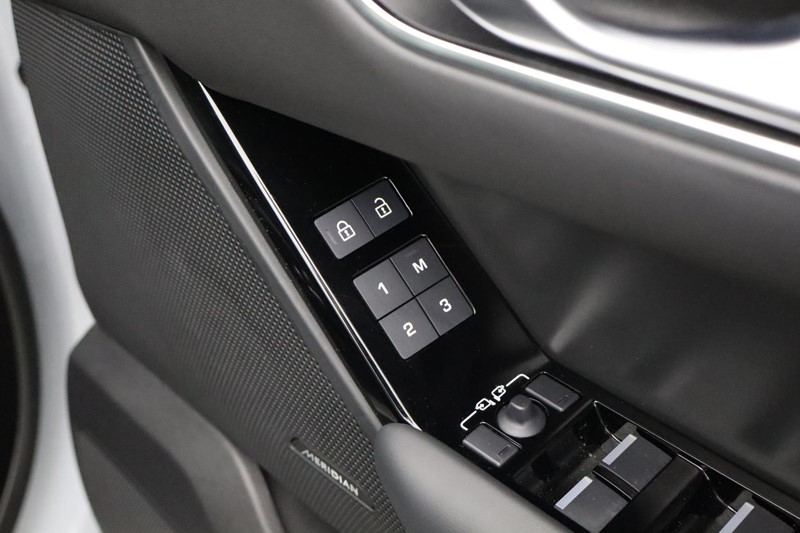 2024 (74) LAND ROVER RANGE ROVER VELAR 2.0 D200 MHEV Dynamic HSE 5dr Auto 4991001