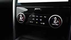 2022 (22) LAND ROVER DISCOVERY 3.0 D300 S 5dr Auto 5119534