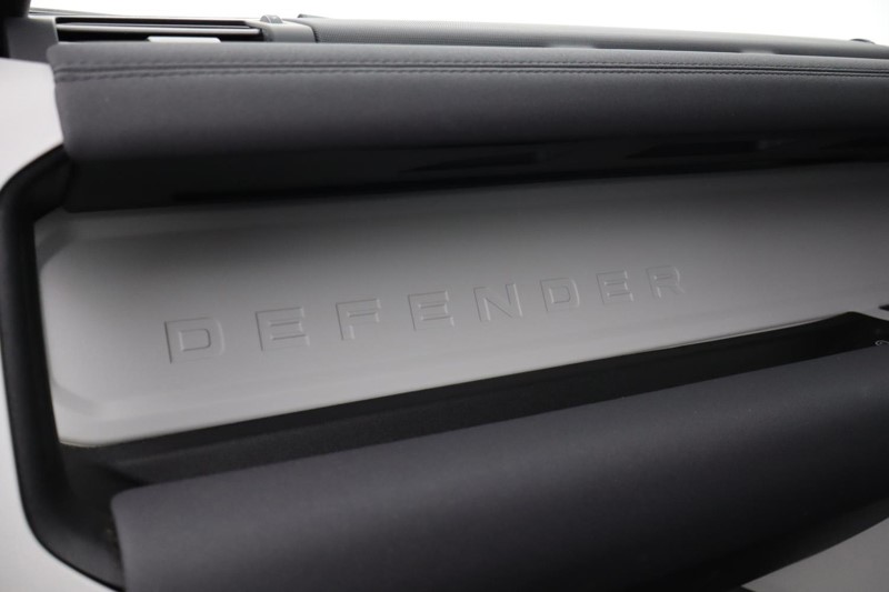 2025 (75) LAND ROVER COMMERCIAL DEFENDER 3.0 D250 Hard Top SE Auto 4961606