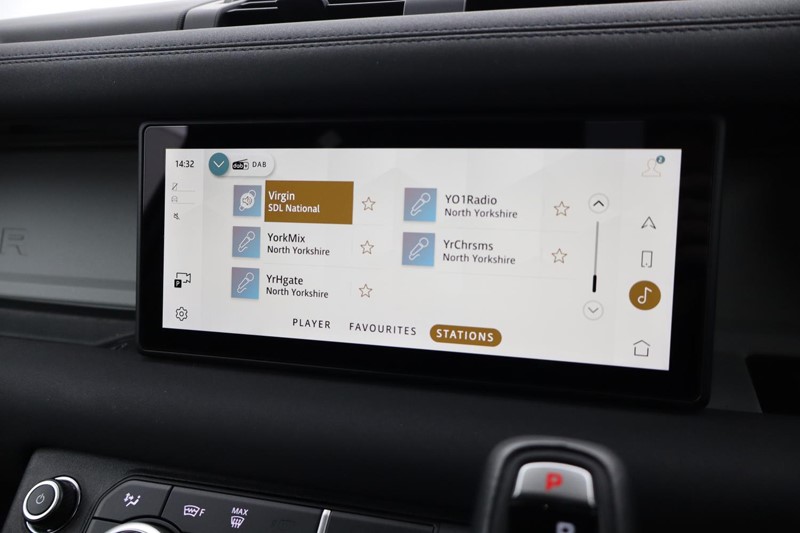 2025 (75) LAND ROVER COMMERCIAL DEFENDER 3.0 D250 Hard Top SE Auto 4961624