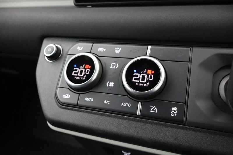 2025 (75) LAND ROVER COMMERCIAL DEFENDER 3.0 D250 Hard Top SE Auto 4961630