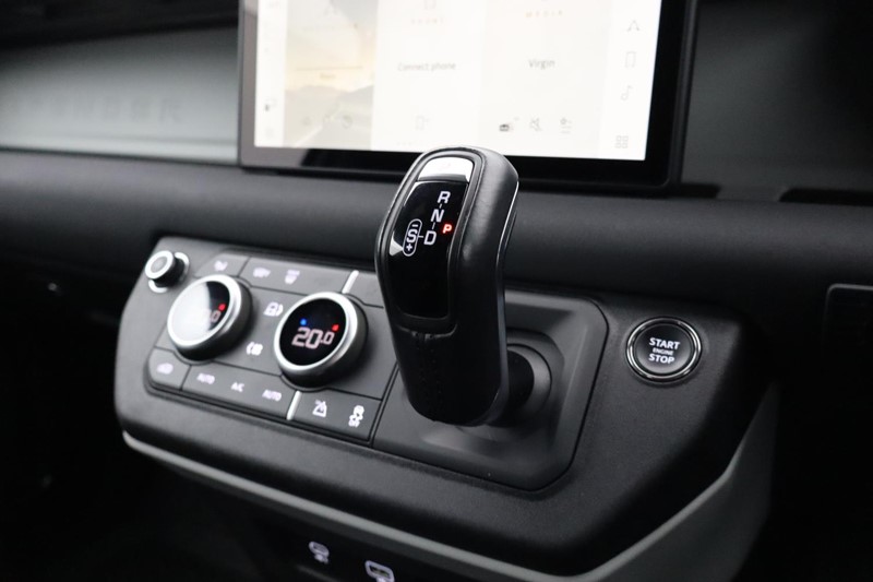 2025 (75) LAND ROVER COMMERCIAL DEFENDER 3.0 D250 Hard Top SE Auto 4961617