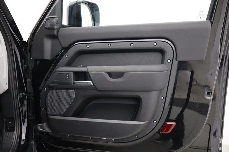 2025 (75) LAND ROVER COMMERCIAL DEFENDER 3.0 D250 Hard Top SE Auto 4961607