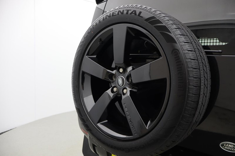 2025 (75) LAND ROVER COMMERCIAL DEFENDER 3.0 D250 Hard Top SE Auto 4961643