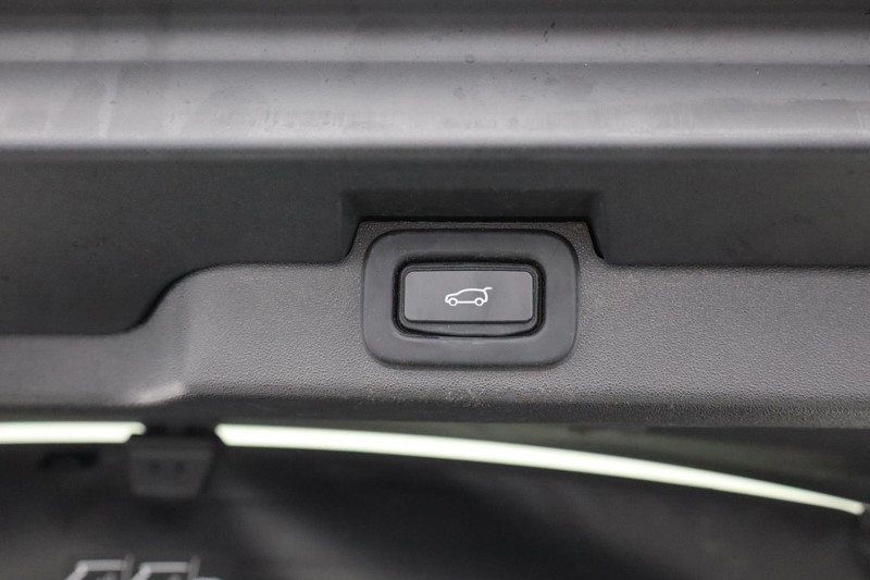 2022 (22) LAND ROVER DISCOVERY 3.0 D250 R-Dynamic SE 5dr Auto 4986055