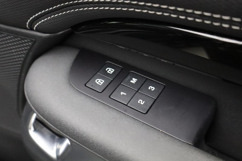 2022 (22) LAND ROVER DISCOVERY 3.0 D250 R-Dynamic SE 5dr Auto 4986026