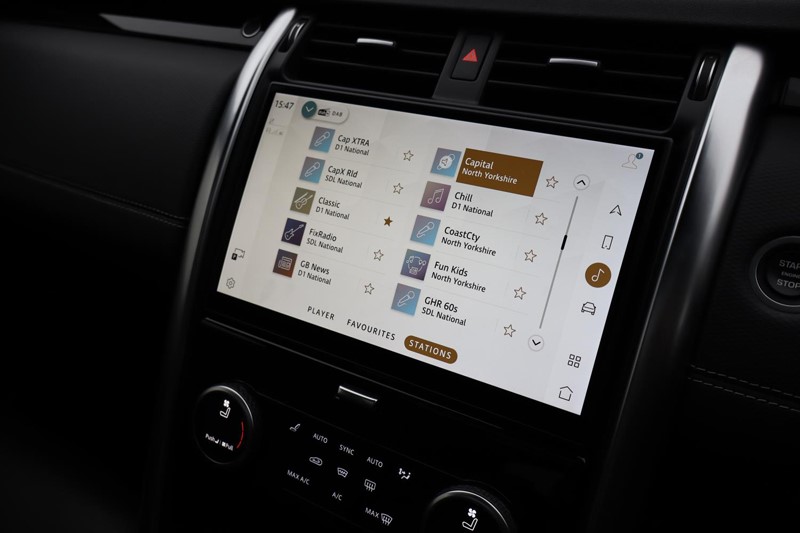 2022 (22) LAND ROVER DISCOVERY 3.0 D250 R-Dynamic SE 5dr Auto 4986045