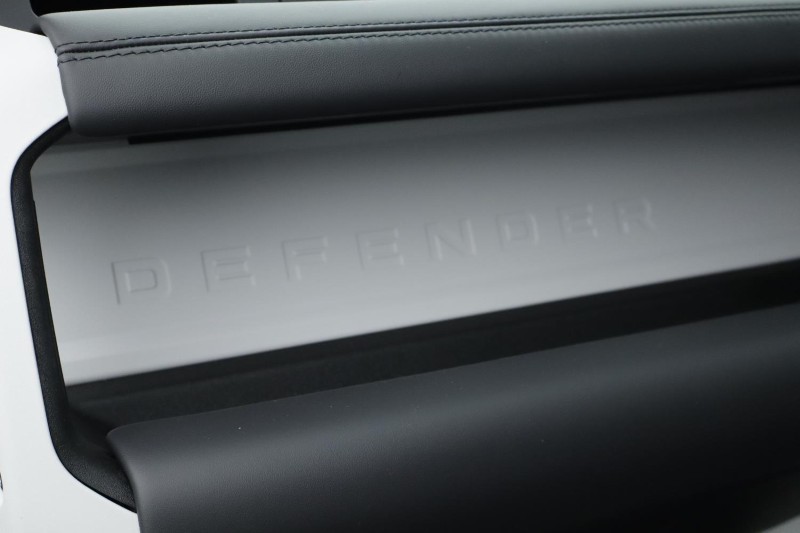 2025 (25) LAND ROVER DEFENDER 3.0 D350 X-Dynamic HSE 110 5dr Auto 5051636