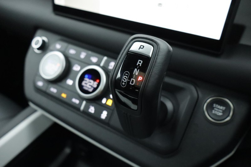2025 (25) LAND ROVER DEFENDER 3.0 D350 X-Dynamic HSE 110 5dr Auto 5051649