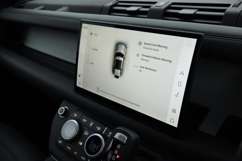 2025 (25) LAND ROVER DEFENDER 3.0 D350 X-Dynamic HSE 110 5dr Auto 5051660