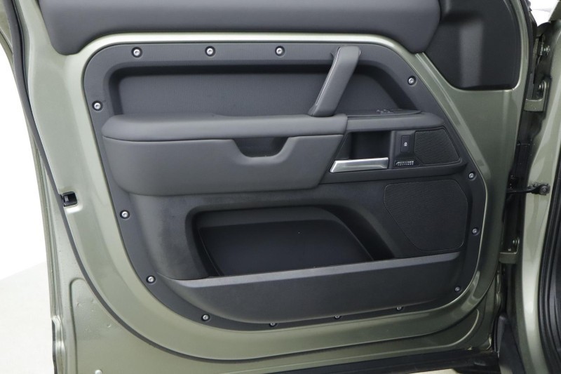 2025 (25) LAND ROVER DEFENDER 3.0 D350 X-Dynamic HSE 110 5dr Auto 5051633