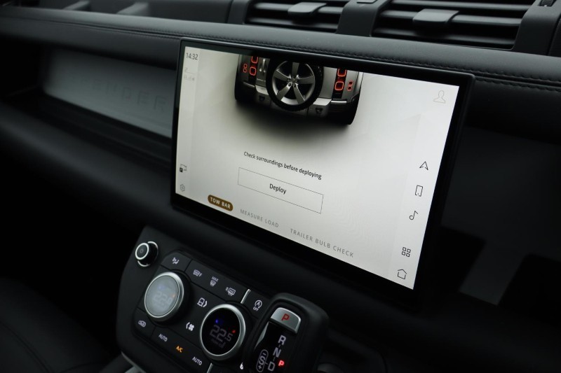 2025 (25) LAND ROVER DEFENDER 3.0 D350 X-Dynamic HSE 110 5dr Auto 5051657