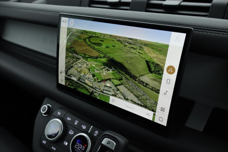 2025 (25) LAND ROVER DEFENDER 3.0 D350 X-Dynamic HSE 110 5dr Auto 5051651