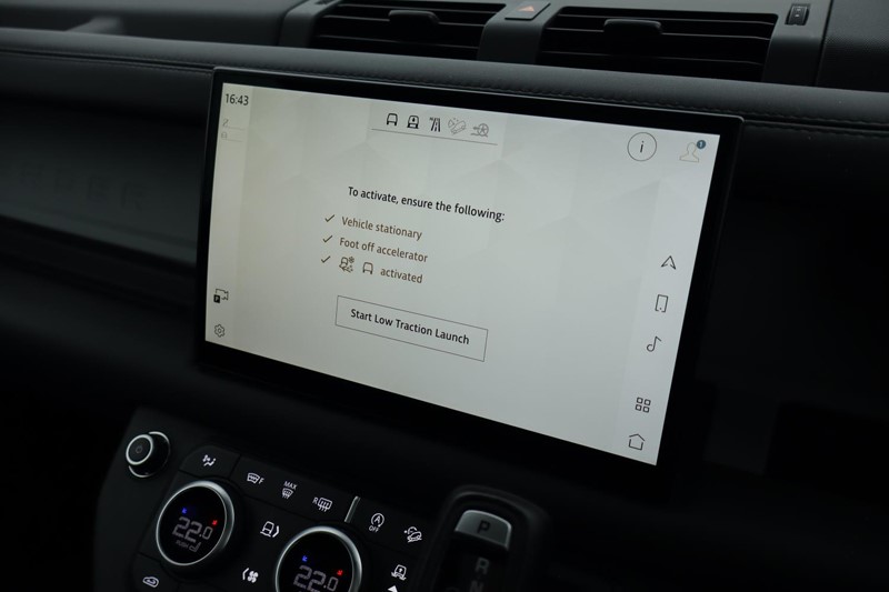 2022 (22) LAND ROVER DEFENDER 3.0 D250 X-Dynamic SE 90 3dr Auto 5048907