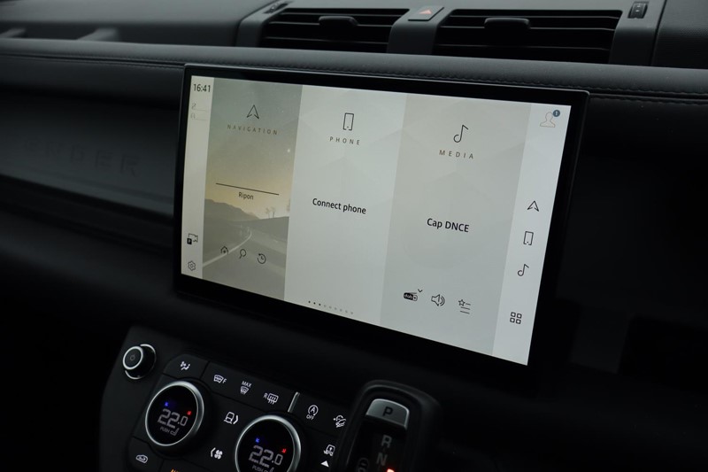 2022 (22) LAND ROVER DEFENDER 3.0 D250 X-Dynamic SE 90 3dr Auto 5048899