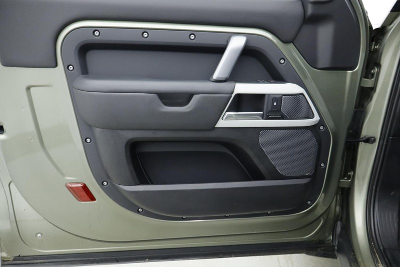 2022 (22) LAND ROVER DEFENDER 3.0 D250 X-Dynamic SE 90 3dr Auto 5048881