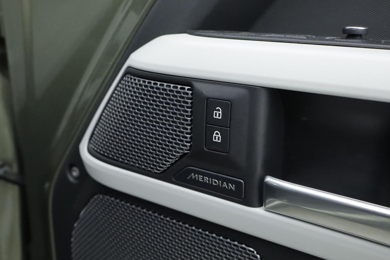 2022 (22) LAND ROVER DEFENDER 3.0 D250 X-Dynamic SE 90 3dr Auto 5048893