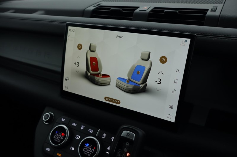 2022 (22) LAND ROVER DEFENDER 3.0 D250 X-Dynamic SE 90 3dr Auto 5048902