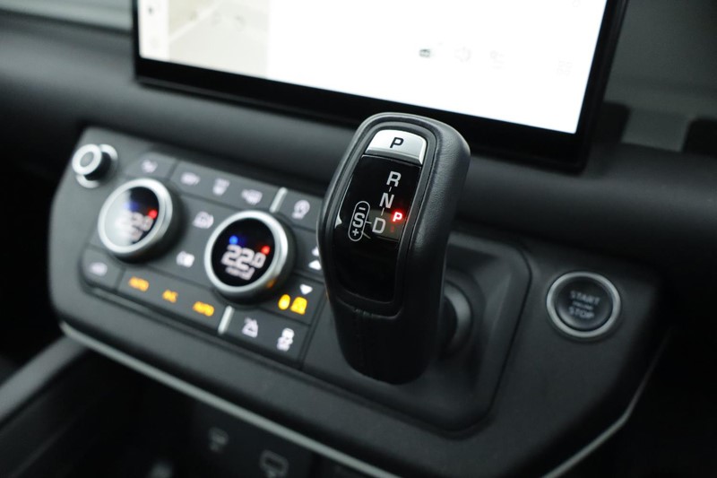 2022 (22) LAND ROVER DEFENDER 3.0 D250 X-Dynamic SE 90 3dr Auto 5048898