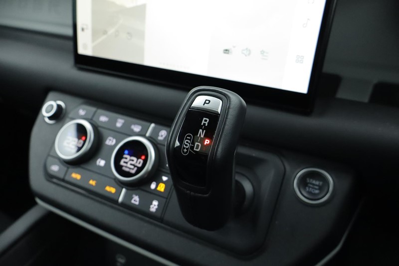 2022 (22) LAND ROVER DEFENDER 3.0 D250 X-Dynamic SE 90 3dr Auto 5048897