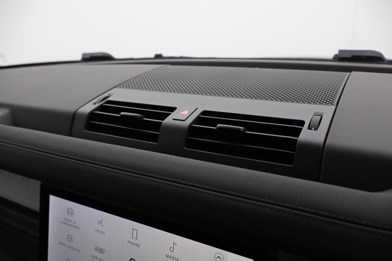 2022 (72) LAND ROVER DEFENDER 3.0 D250 X-Dynamic SE 90 3dr Auto 5002507