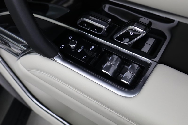 2025 (25) LAND ROVER RANGE ROVER 3.0 P550e Autobiography 4dr Auto 5020153