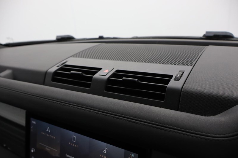 2022 (22) LAND ROVER DEFENDER 3.0 D250 XS Edition 110 5dr Auto 5042008