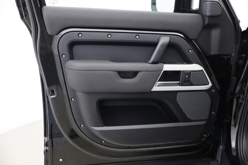 2022 (22) LAND ROVER DEFENDER 3.0 D250 XS Edition 110 5dr Auto 5041995