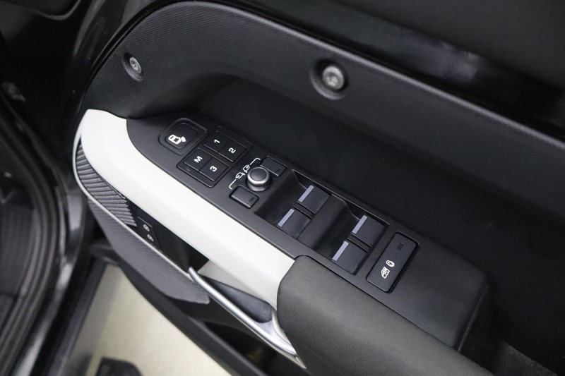 2022 (22) LAND ROVER DEFENDER 3.0 D250 XS Edition 110 5dr Auto 5042000