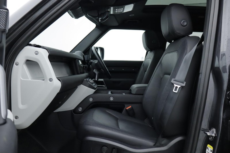 2024 (24) LAND ROVER DEFENDER 3.0 D250 X-Dynamic SE 110 5dr Auto 5052948