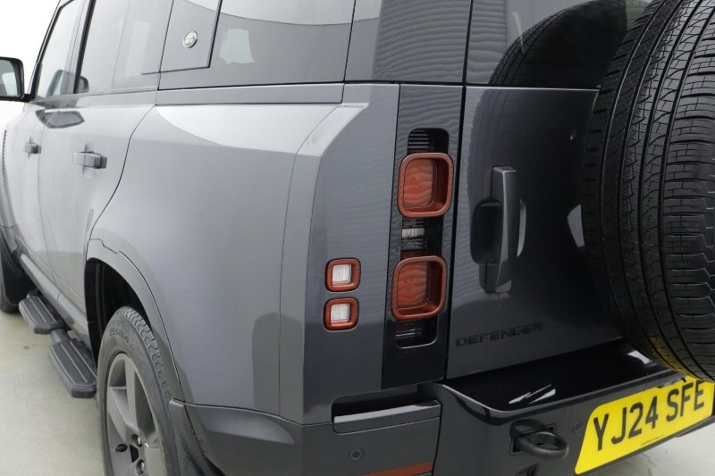 2024 (24) LAND ROVER DEFENDER 3.0 D250 X-Dynamic SE 110 5dr Auto 5052984