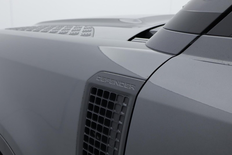 2024 (24) LAND ROVER DEFENDER 3.0 D250 X-Dynamic SE 110 5dr Auto 5052951