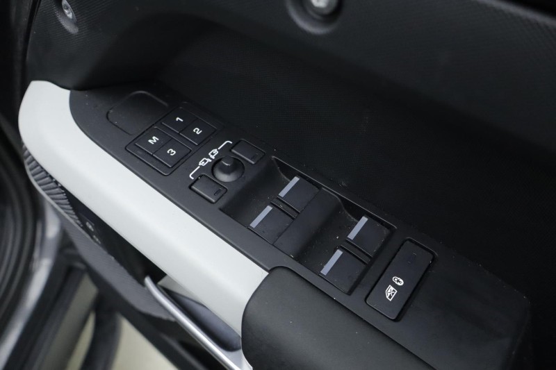 2024 (24) LAND ROVER DEFENDER 3.0 D250 X-Dynamic SE 110 5dr Auto 5052956