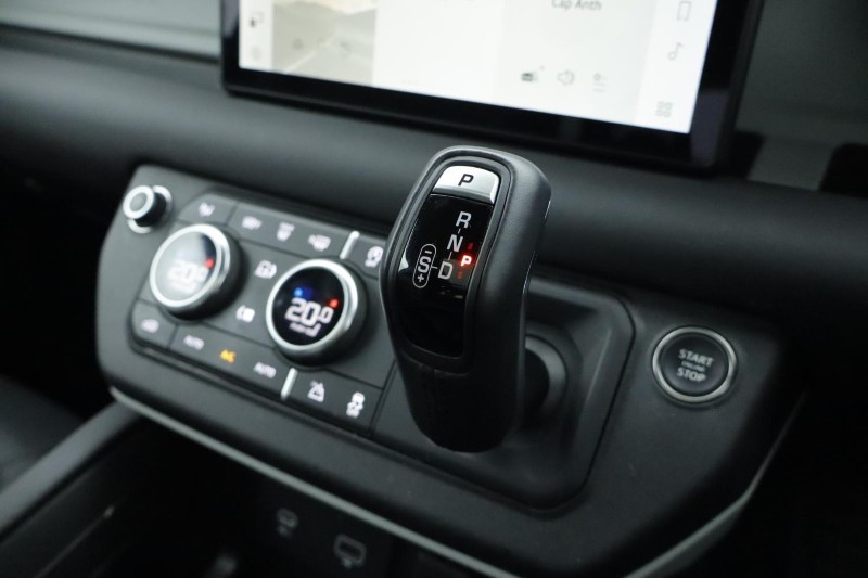 2024 (24) LAND ROVER DEFENDER 3.0 D250 X-Dynamic SE 110 5dr Auto 5052962