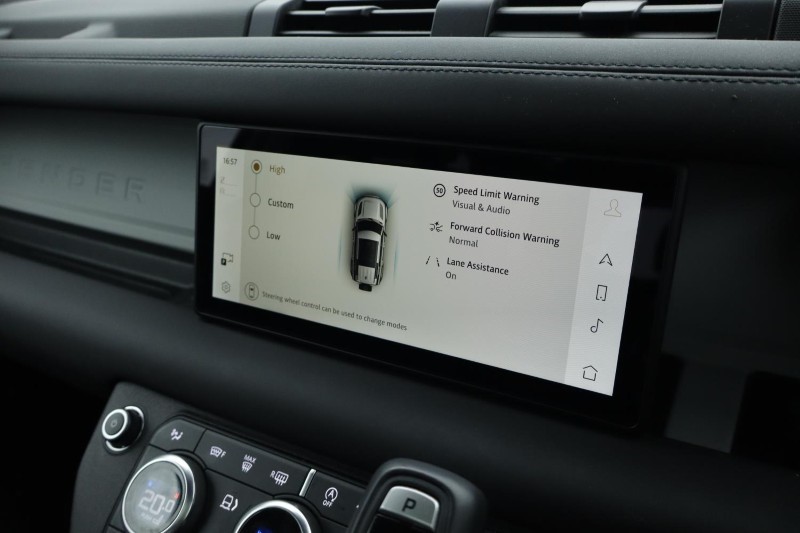 2024 (24) LAND ROVER DEFENDER 3.0 D250 X-Dynamic SE 110 5dr Auto 5052977