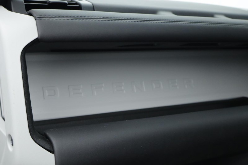 2024 (24) LAND ROVER DEFENDER 3.0 D250 X-Dynamic SE 110 5dr Auto 5052950