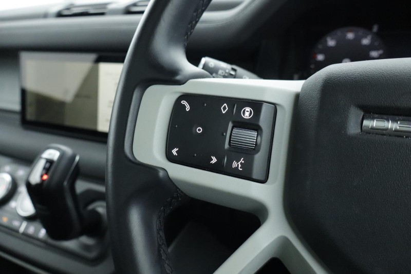 2024 (24) LAND ROVER DEFENDER 3.0 D250 X-Dynamic SE 110 5dr Auto 5052959