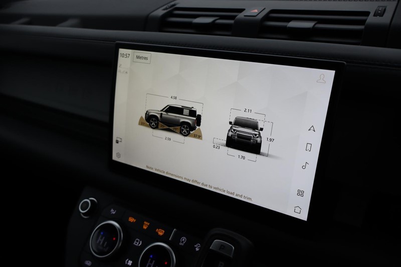 2024 (73) LAND ROVER DEFENDER 3.0 D250 X-Dynamic HSE 90 3dr Auto 5033484