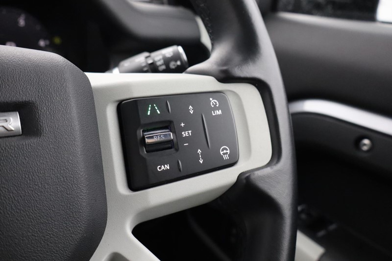 2024 (73) LAND ROVER DEFENDER 3.0 D250 X-Dynamic HSE 90 3dr Auto 5033473