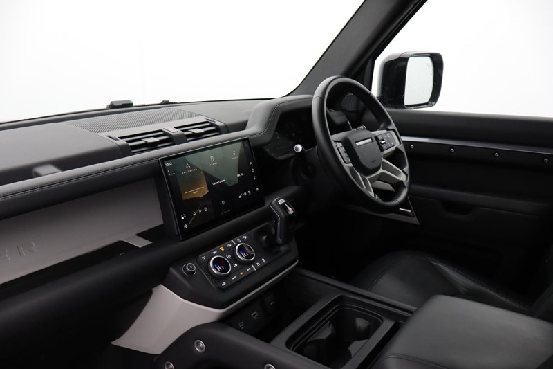 2024 (73) LAND ROVER DEFENDER 3.0 D250 X-Dynamic HSE 90 3dr Auto 5033464