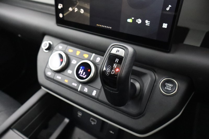 2024 (73) LAND ROVER DEFENDER 3.0 D250 X-Dynamic HSE 90 3dr Auto 5033475