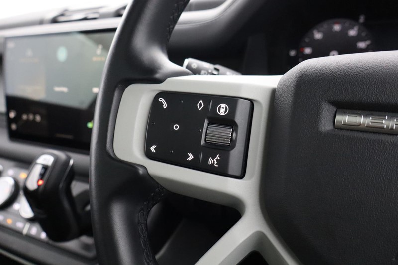2024 (73) LAND ROVER DEFENDER 3.0 D250 X-Dynamic HSE 90 3dr Auto 5033472