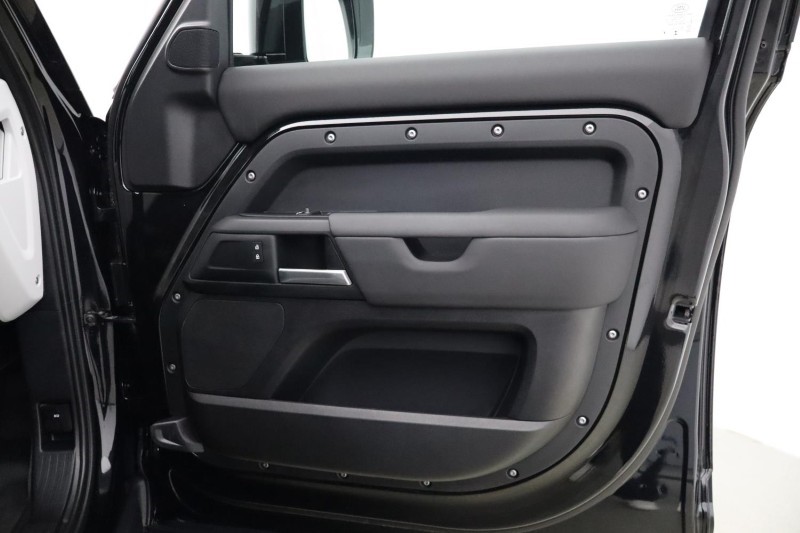 2025 (25) LAND ROVER COMMERCIAL DEFENDER 3.0 D250 Hard Top S Auto [3 Seat] 5099800